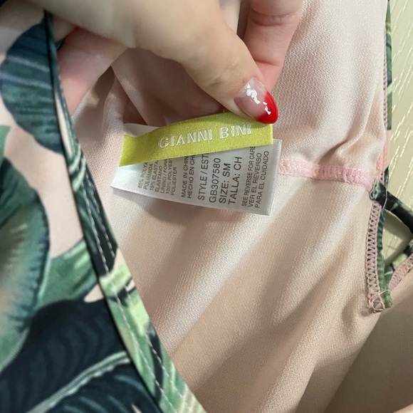 Gianni Bini Swimsuit - Picture 3 of 4